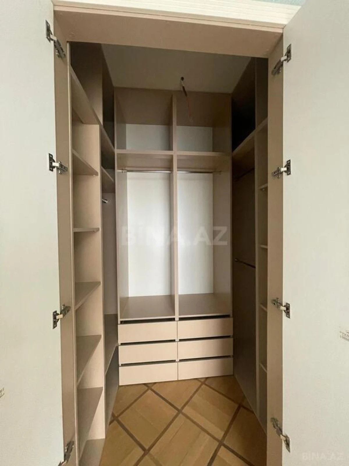 Kirayə verilir 3 otaqlı ofis 130 m²