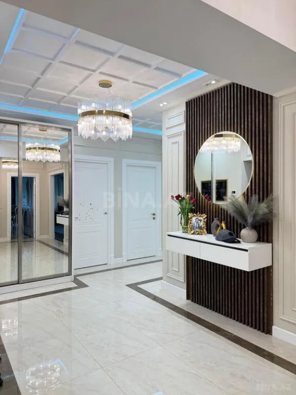 Satılır 4 otaqlı mənzil 155 m²