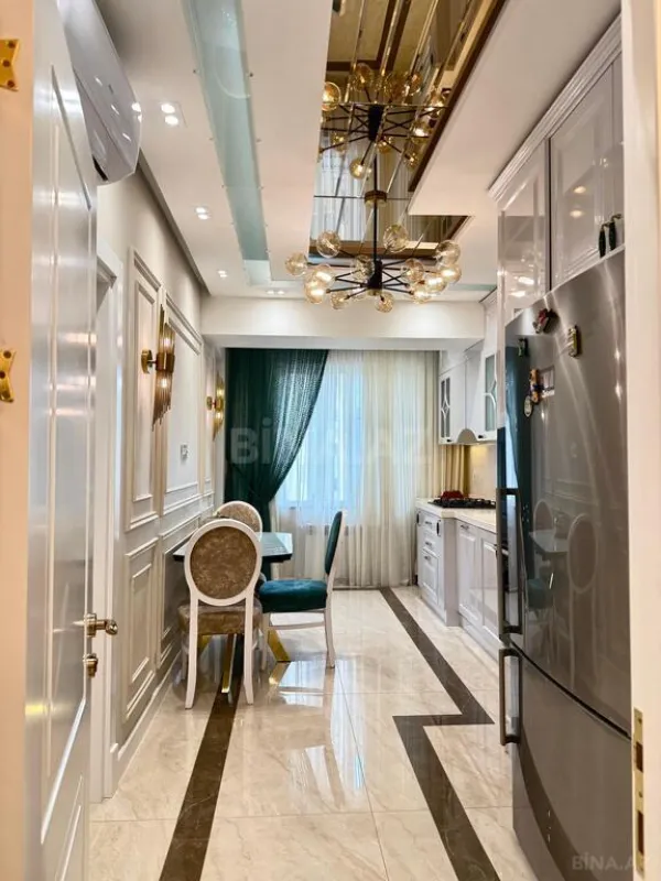 Satılır 4 otaqlı mənzil 155 m²