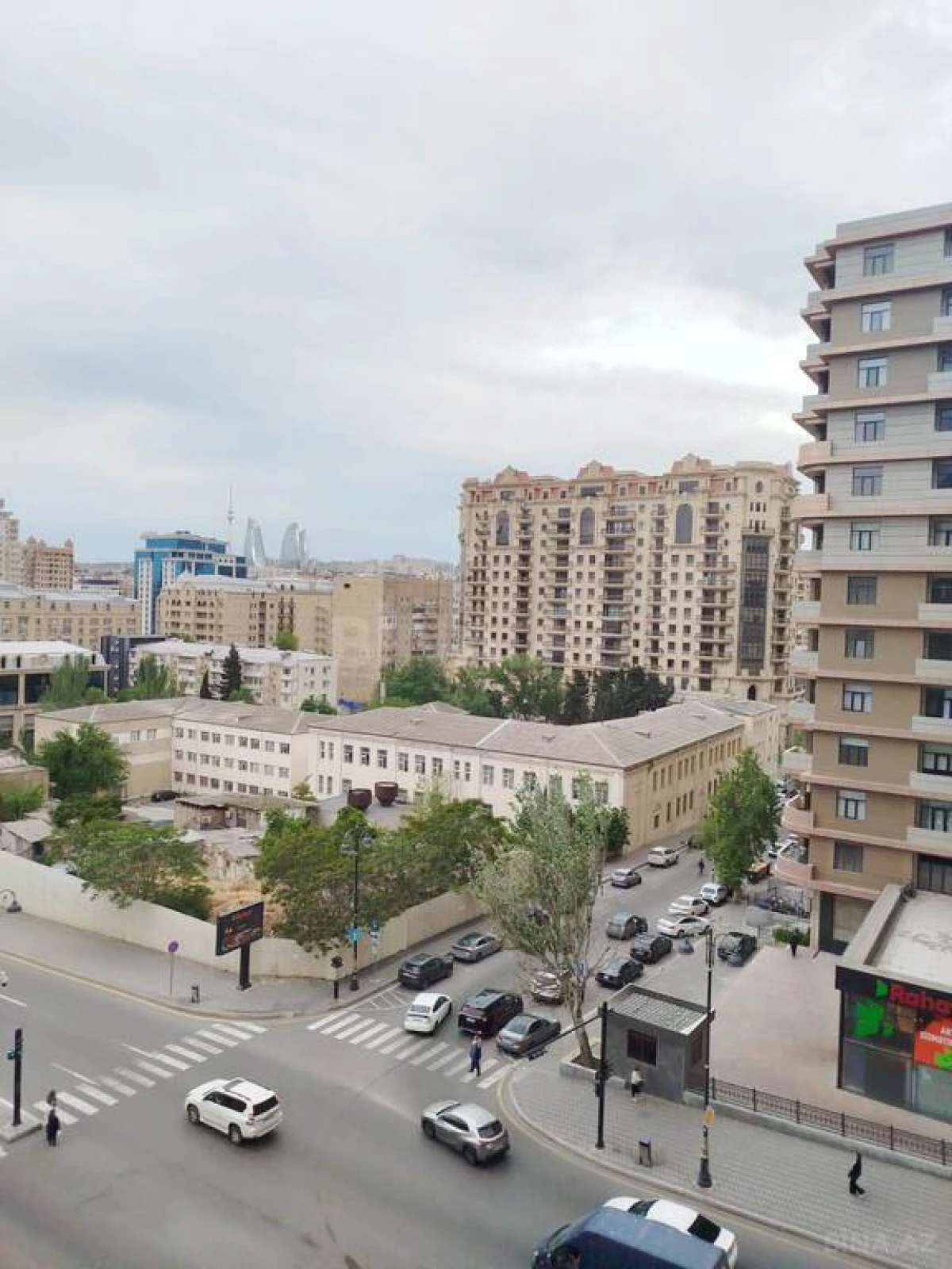 Satılır 2 otaqlı mənzil 106 m²