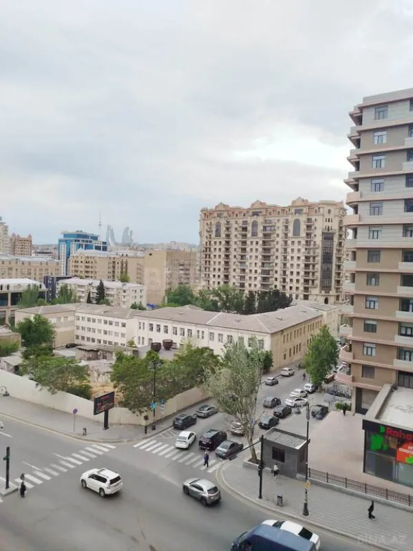 Satılır 2 otaqlı mənzil 106 m²