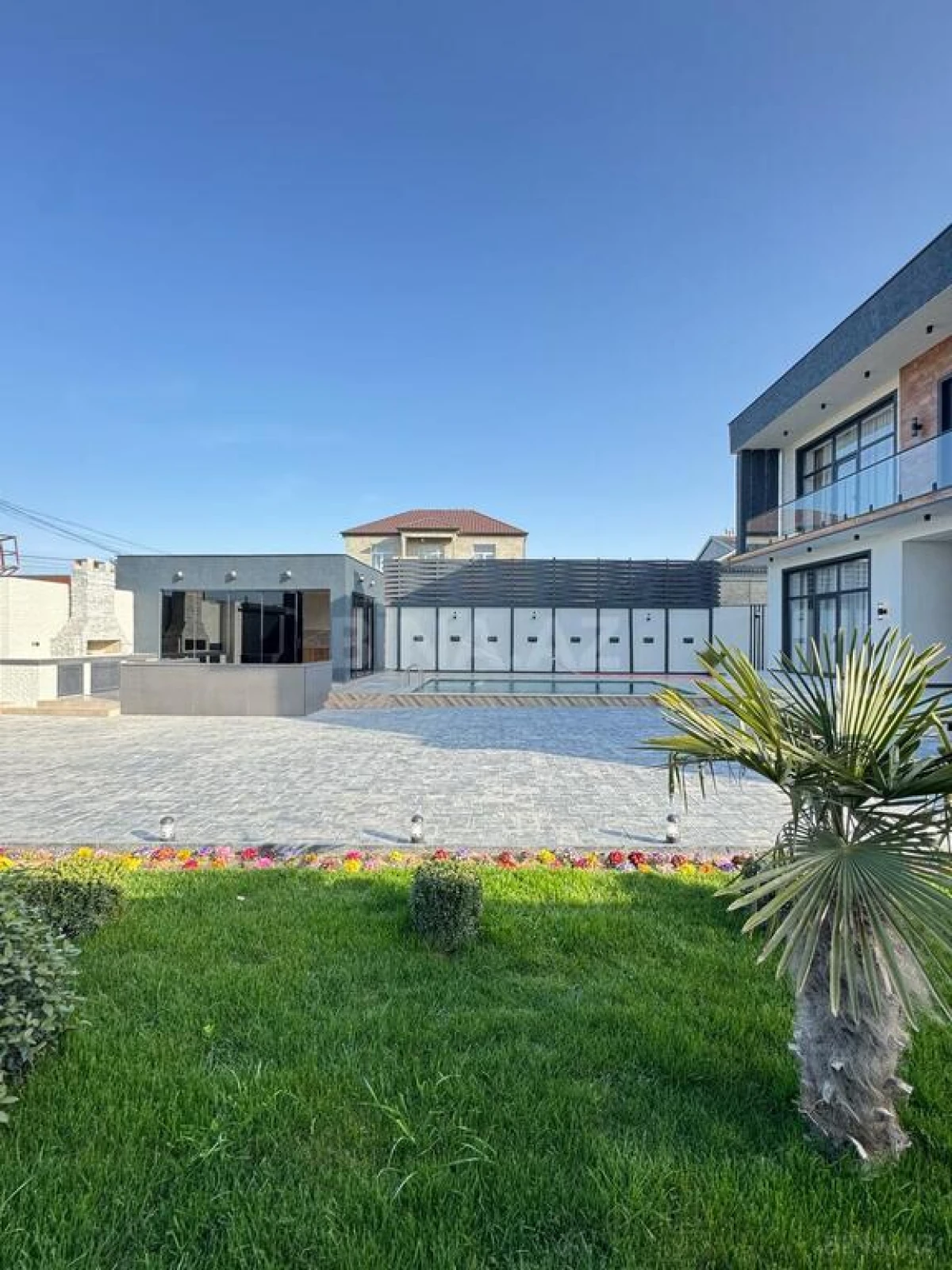 Satılır 6 otaqlı həyət evi 300 m²