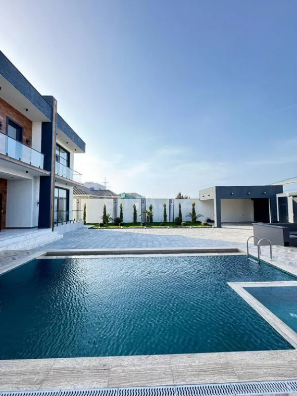 Satılır 6 otaqlı həyət evi 300 m²