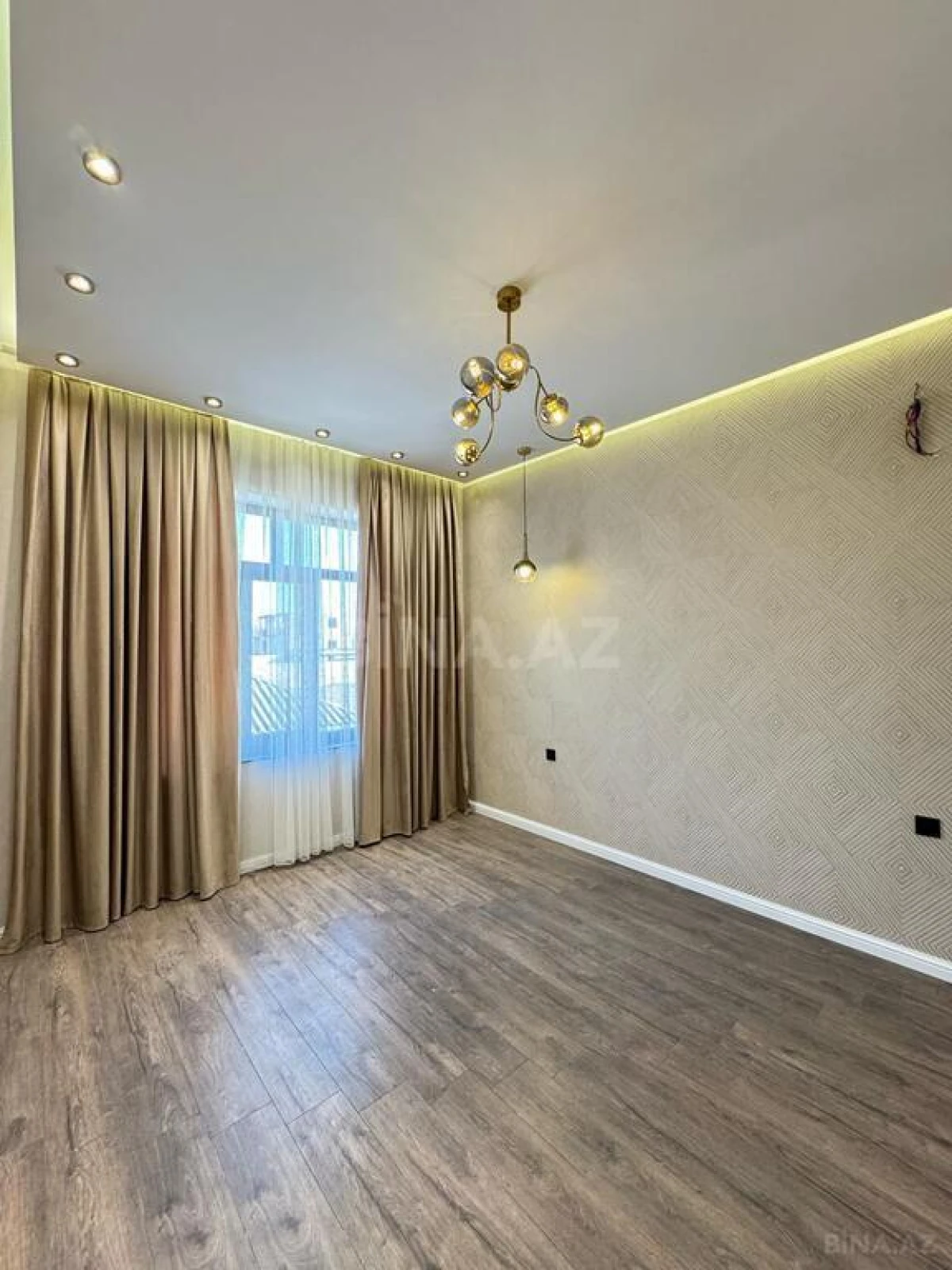 Satılır 6 otaqlı həyət evi 300 m²