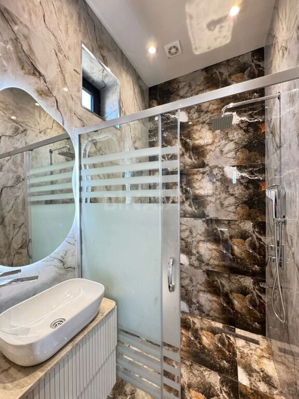 Satılır 6 otaqlı həyət evi 300 m²