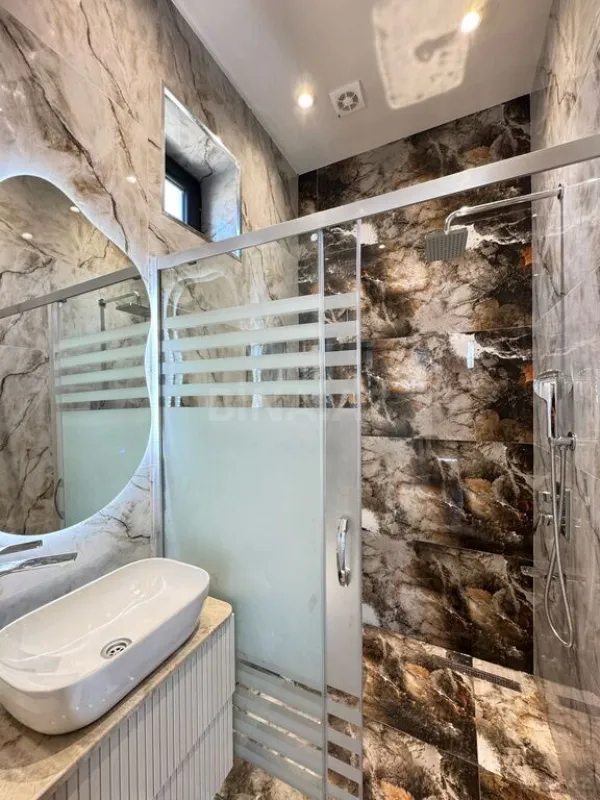 Satılır 6 otaqlı həyət evi 300 m²