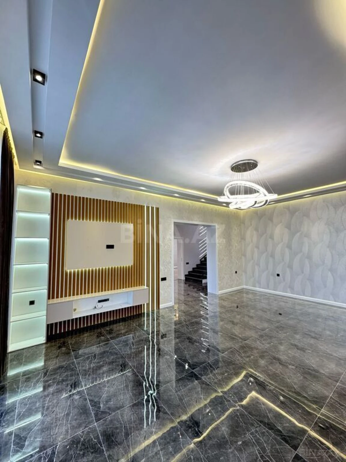 Satılır 6 otaqlı həyət evi 300 m²