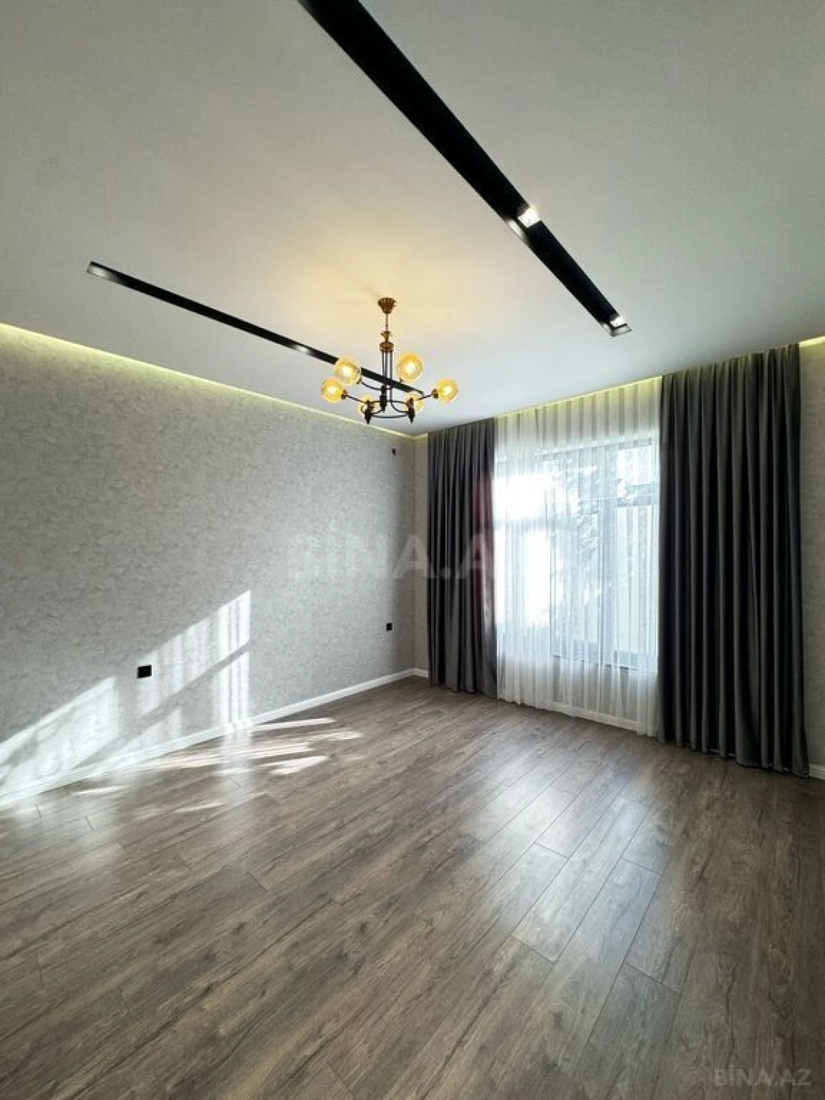 Satılır 6 otaqlı həyət evi 300 m²