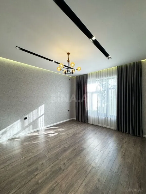 Satılır 6 otaqlı həyət evi 300 m²