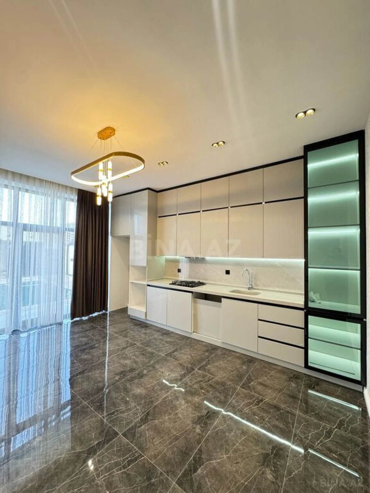 Satılır 6 otaqlı həyət evi 300 m²