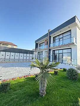Satılır 6 otaqlı həyət evi 300 m²