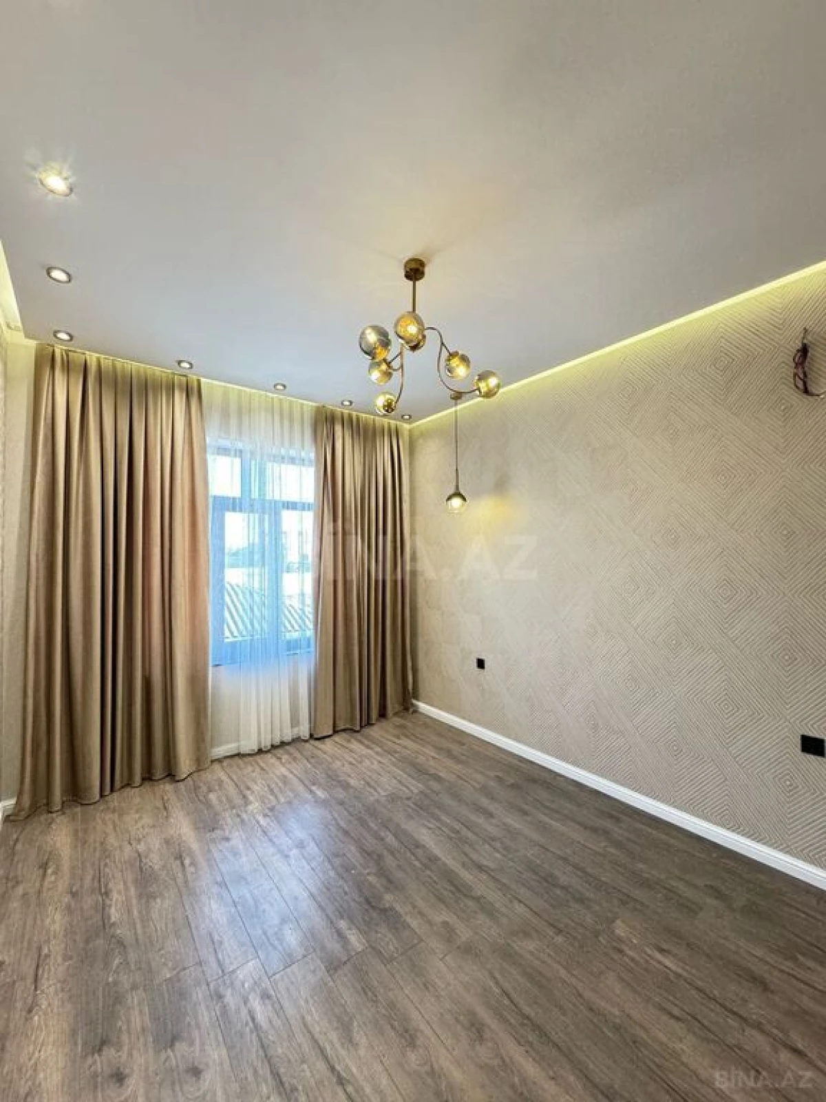 Satılır 6 otaqlı həyət evi 300 m²