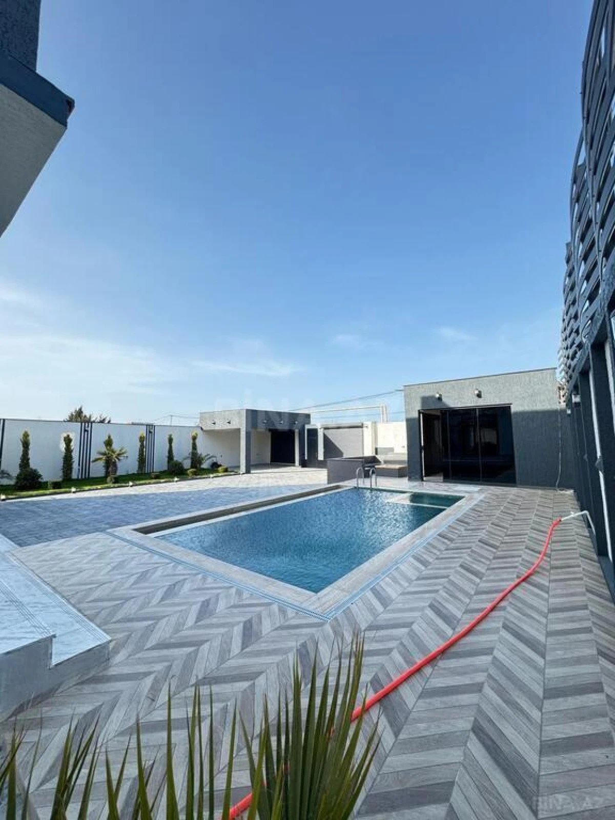 Satılır 6 otaqlı həyət evi 300 m²