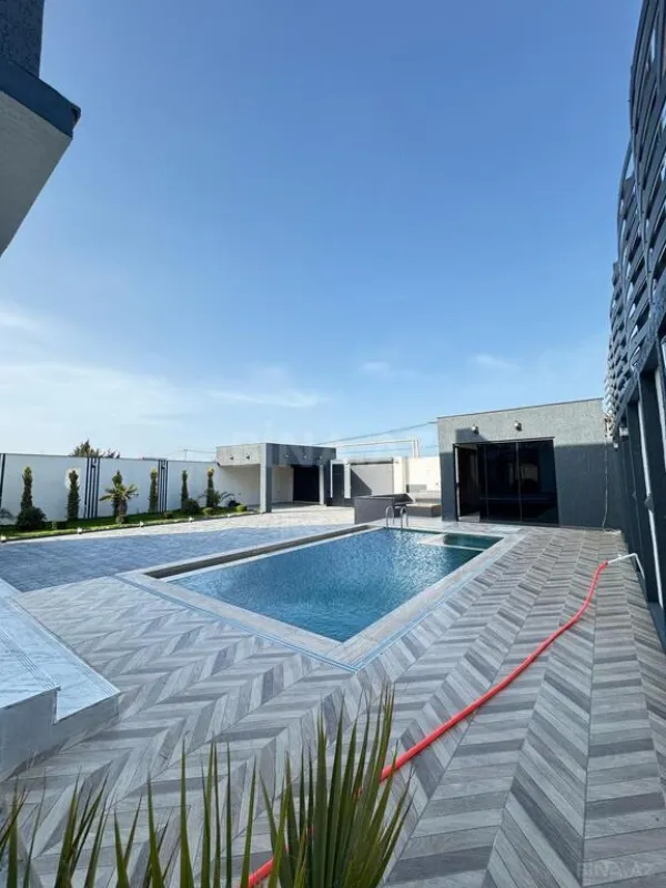 Satılır 6 otaqlı həyət evi 300 m²