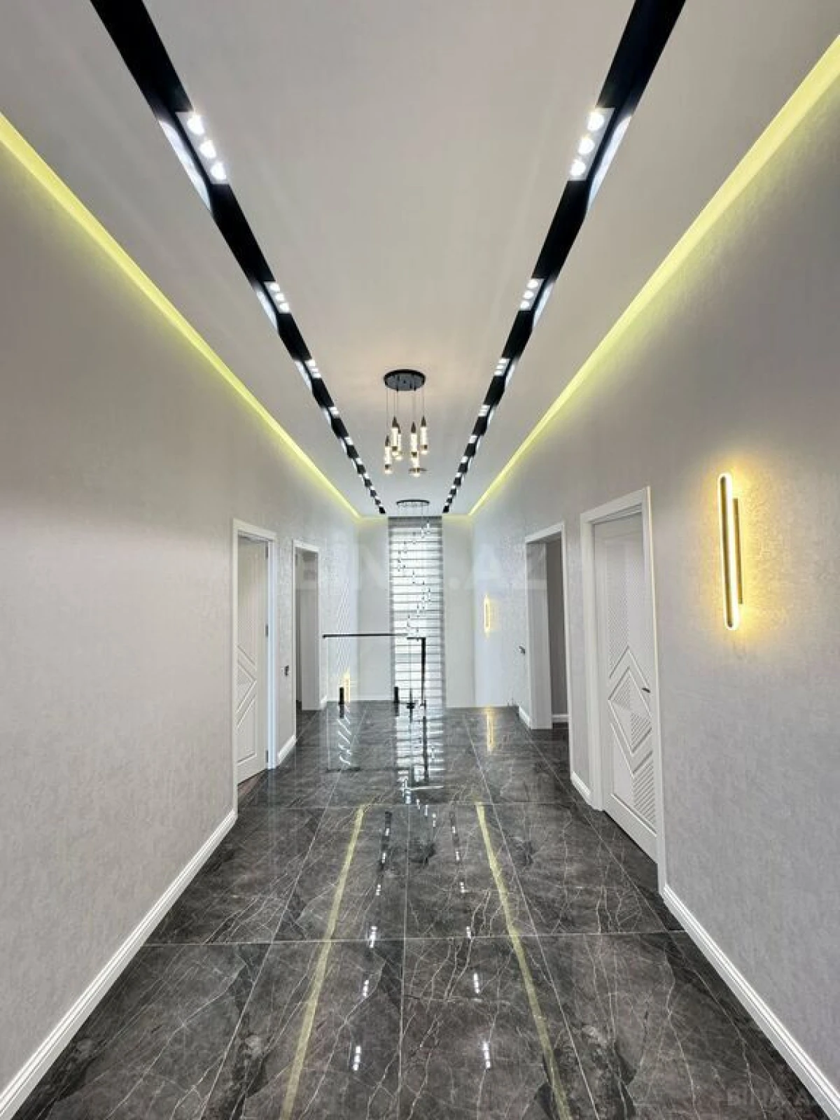 Satılır 6 otaqlı həyət evi 300 m²