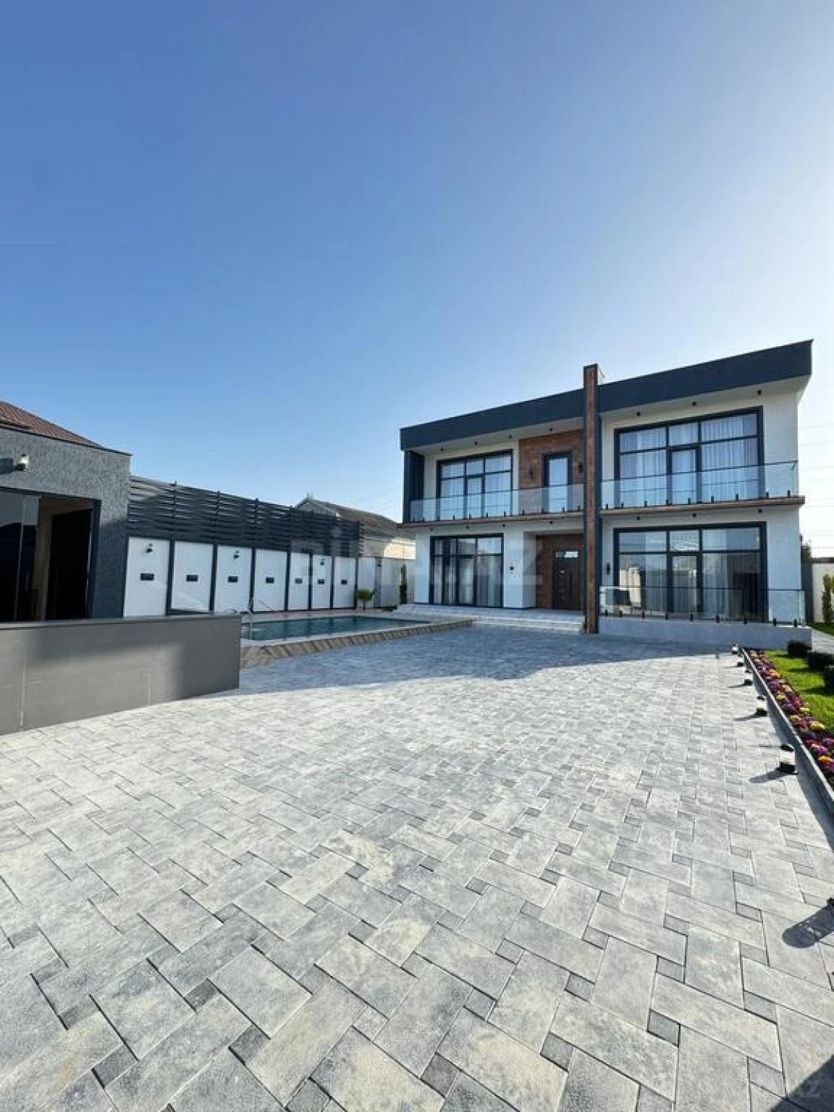 Satılır 6 otaqlı həyət evi 300 m²