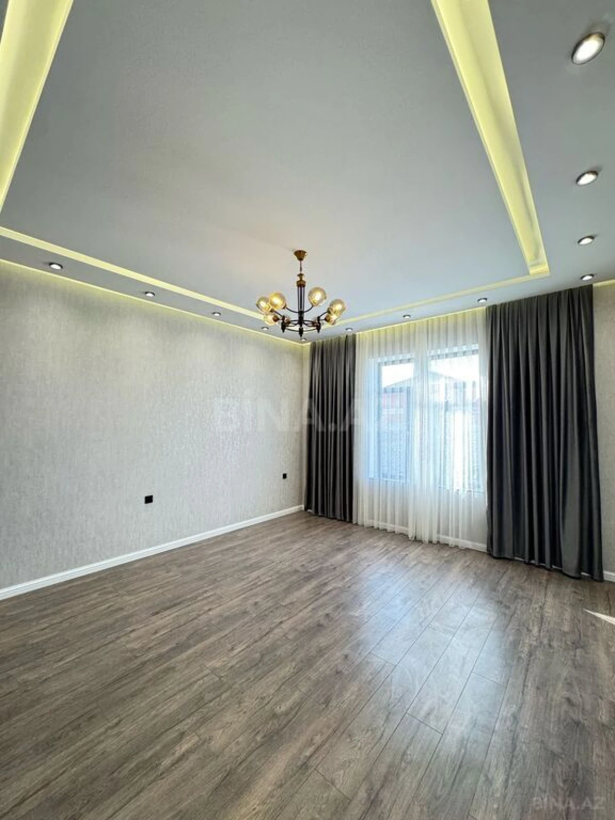 Satılır 6 otaqlı həyət evi 300 m²