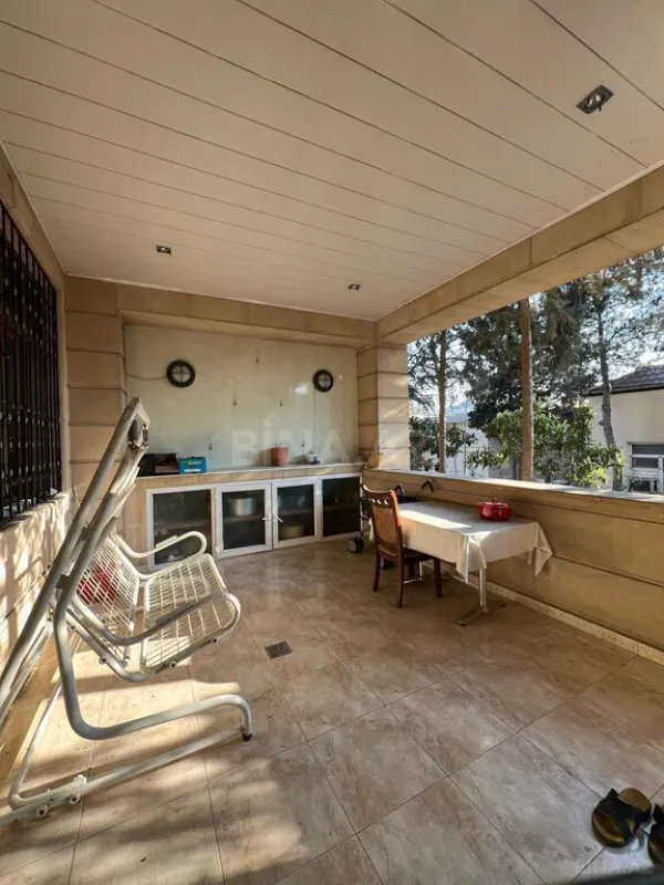 Satılır 10 otaqlı həyət evi 950 m²