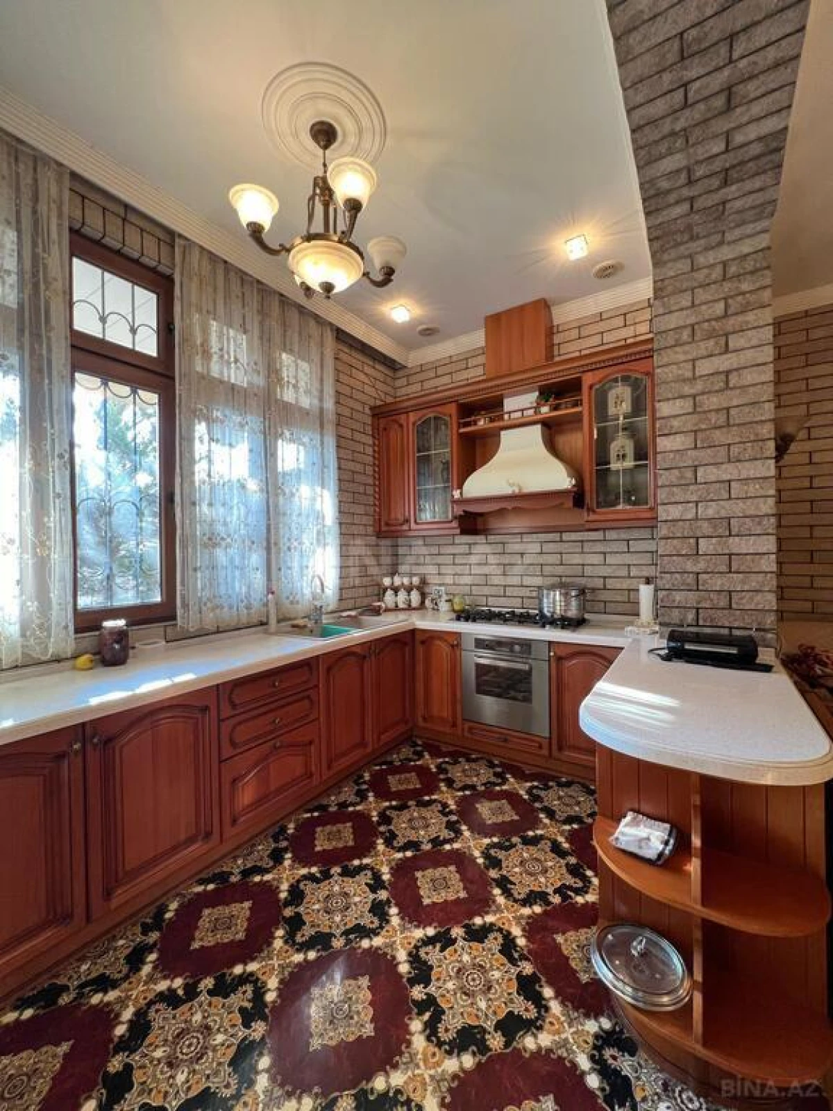 Satılır 10 otaqlı həyət evi 950 m²