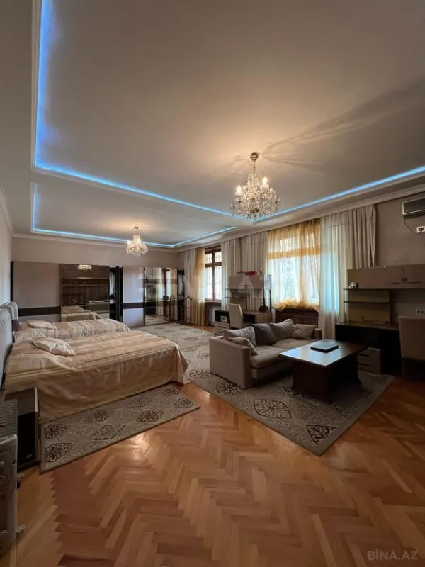 Satılır 10 otaqlı həyət evi 950 m²
