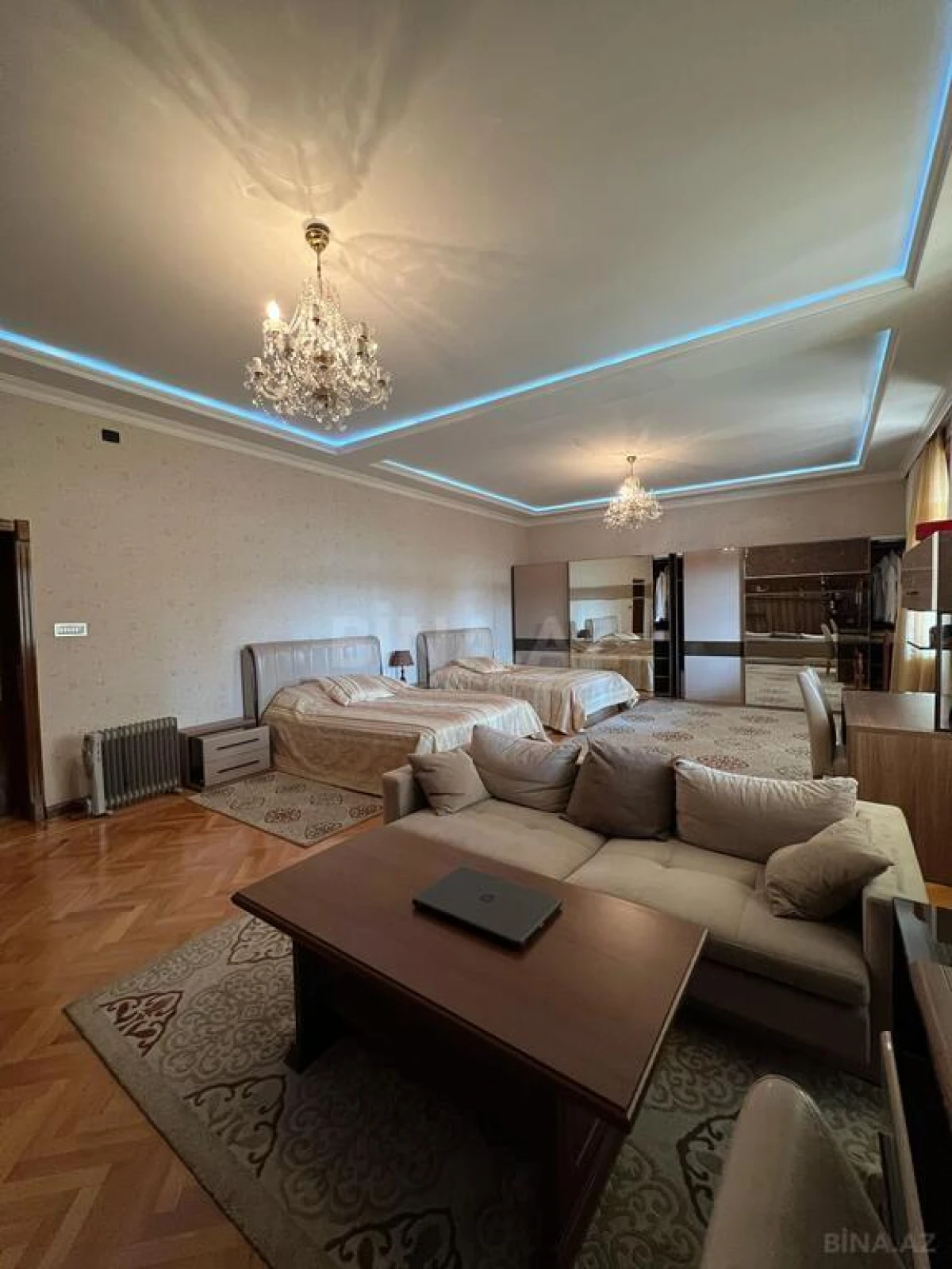 Satılır 10 otaqlı həyət evi 950 m²