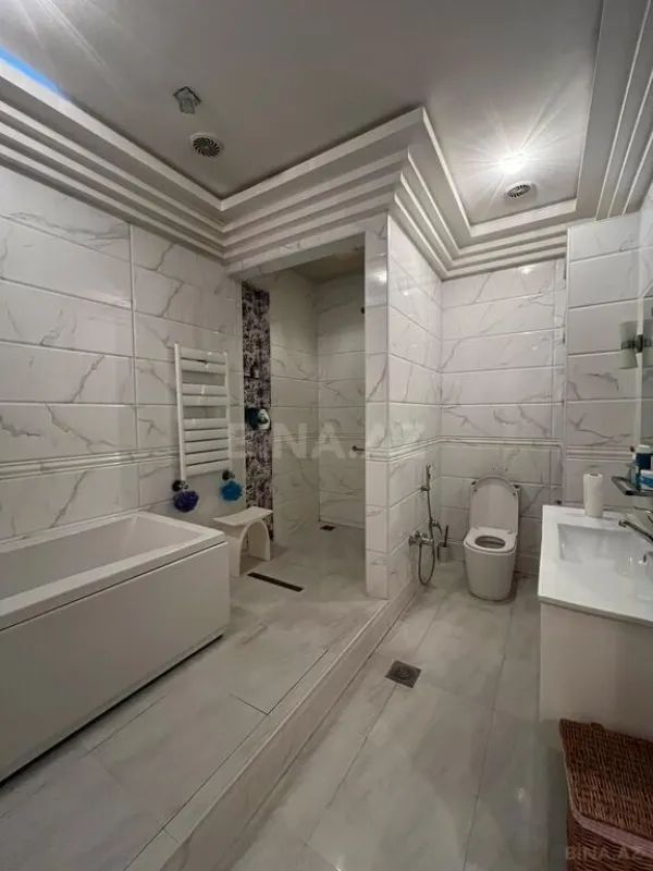 Satılır 10 otaqlı həyət evi 950 m²
