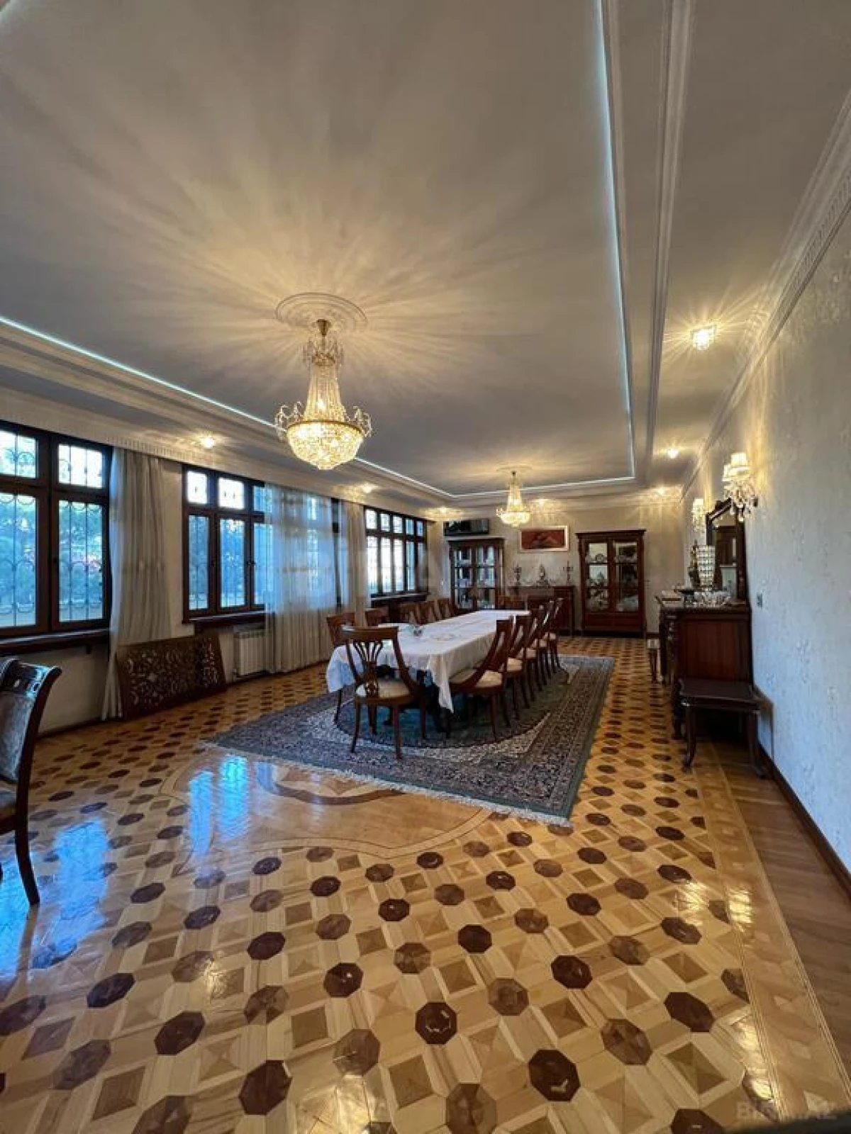 Satılır 10 otaqlı həyət evi 950 m²