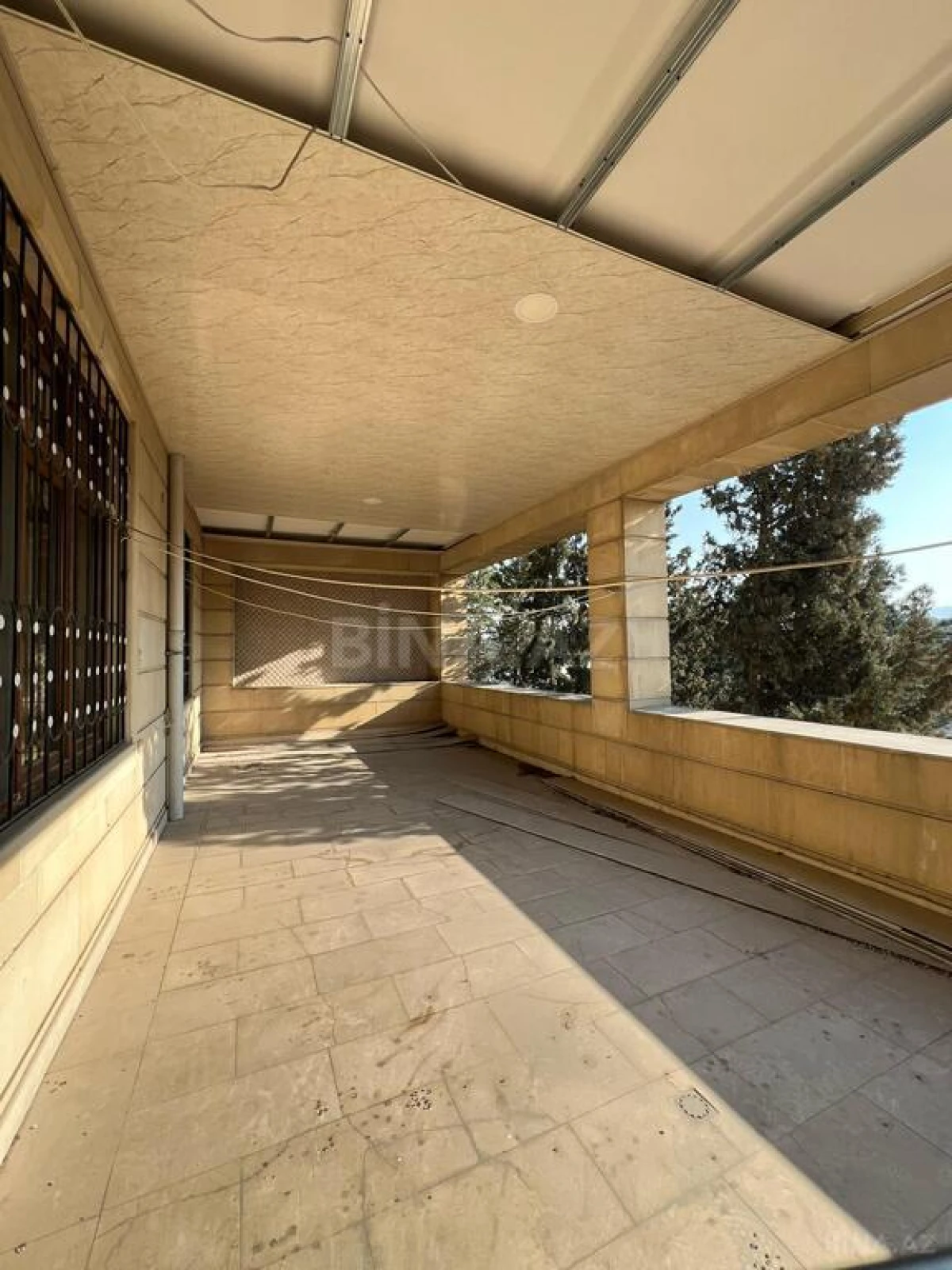 Satılır 10 otaqlı həyət evi 950 m²