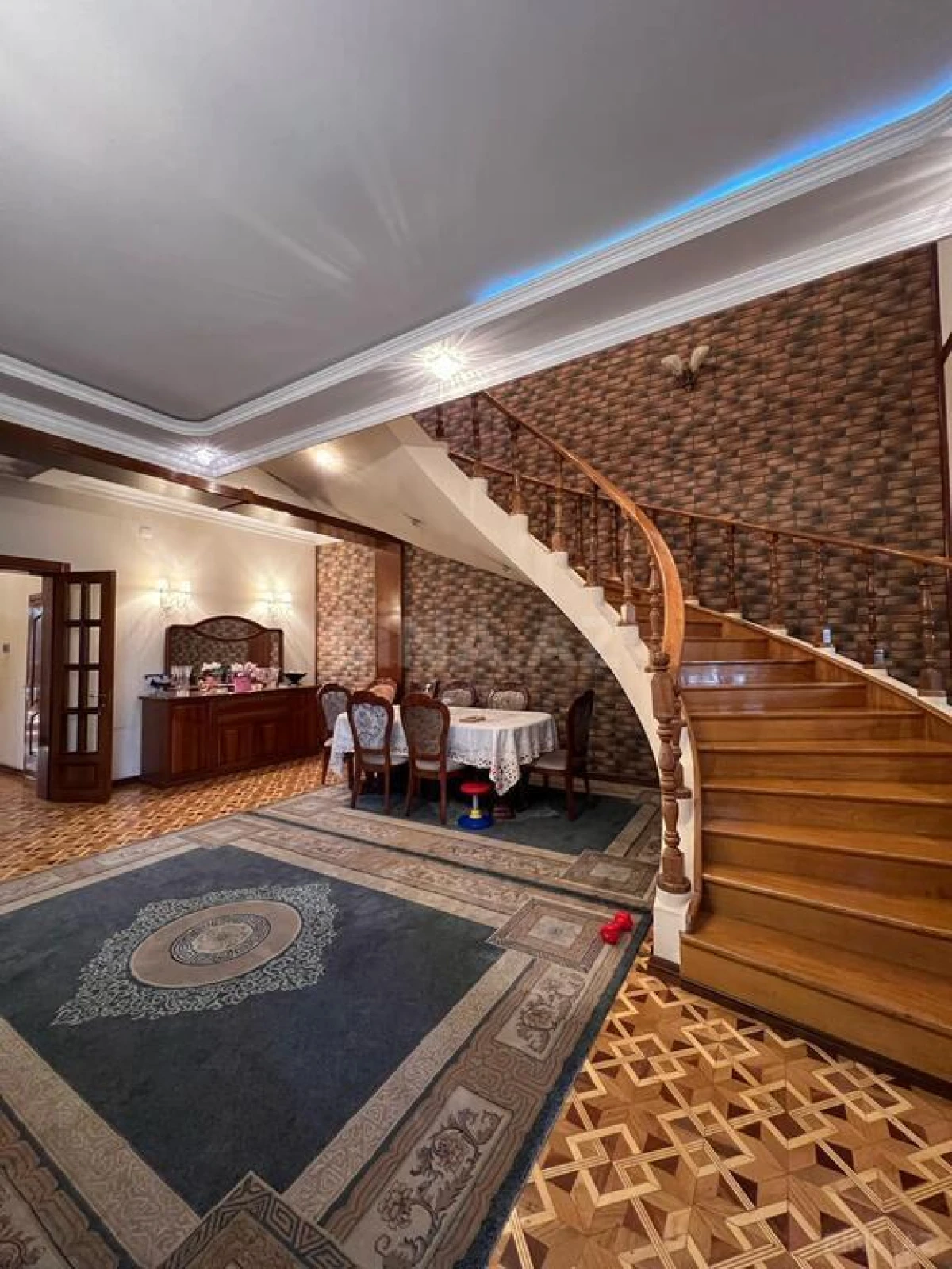 Satılır 10 otaqlı həyət evi 950 m²