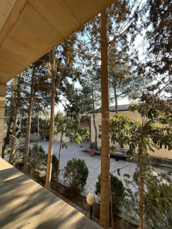 Satılır 10 otaqlı həyət evi 950 m²