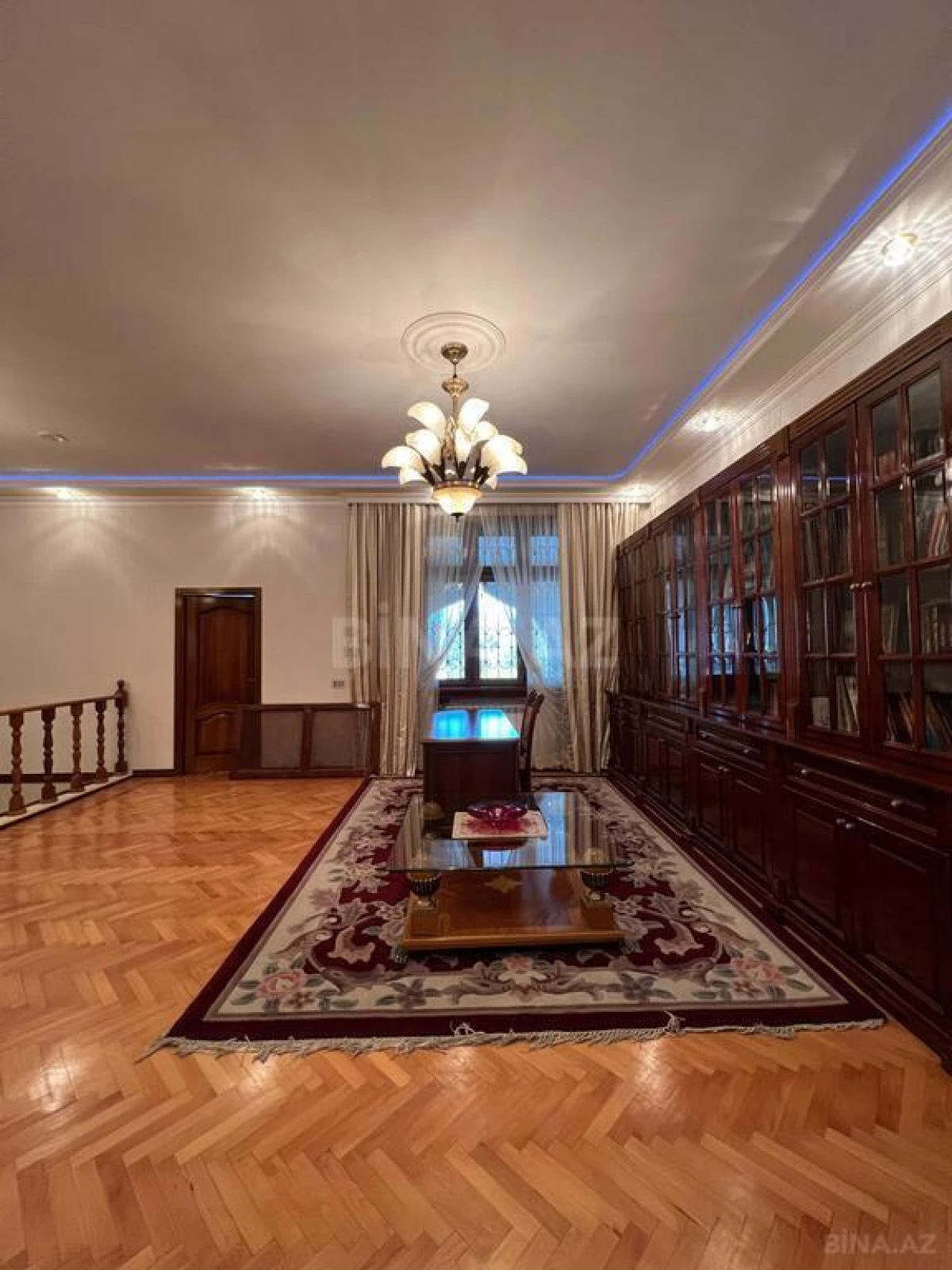 Satılır 10 otaqlı həyət evi 950 m²