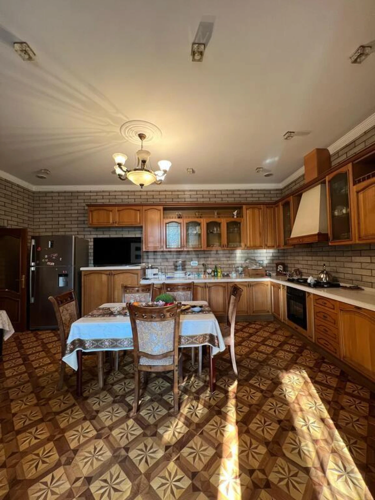 Satılır 10 otaqlı həyət evi 950 m²