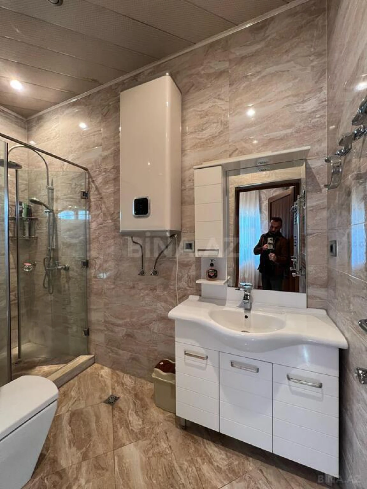 Satılır 10 otaqlı həyət evi 950 m²