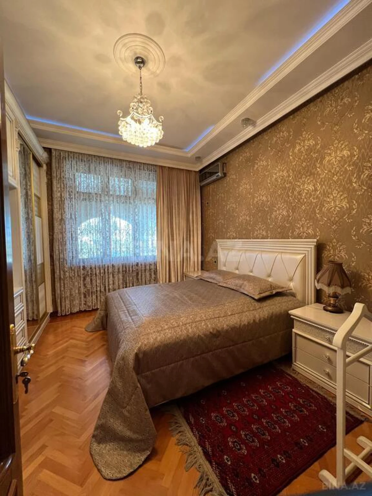 Satılır 10 otaqlı həyət evi 950 m²