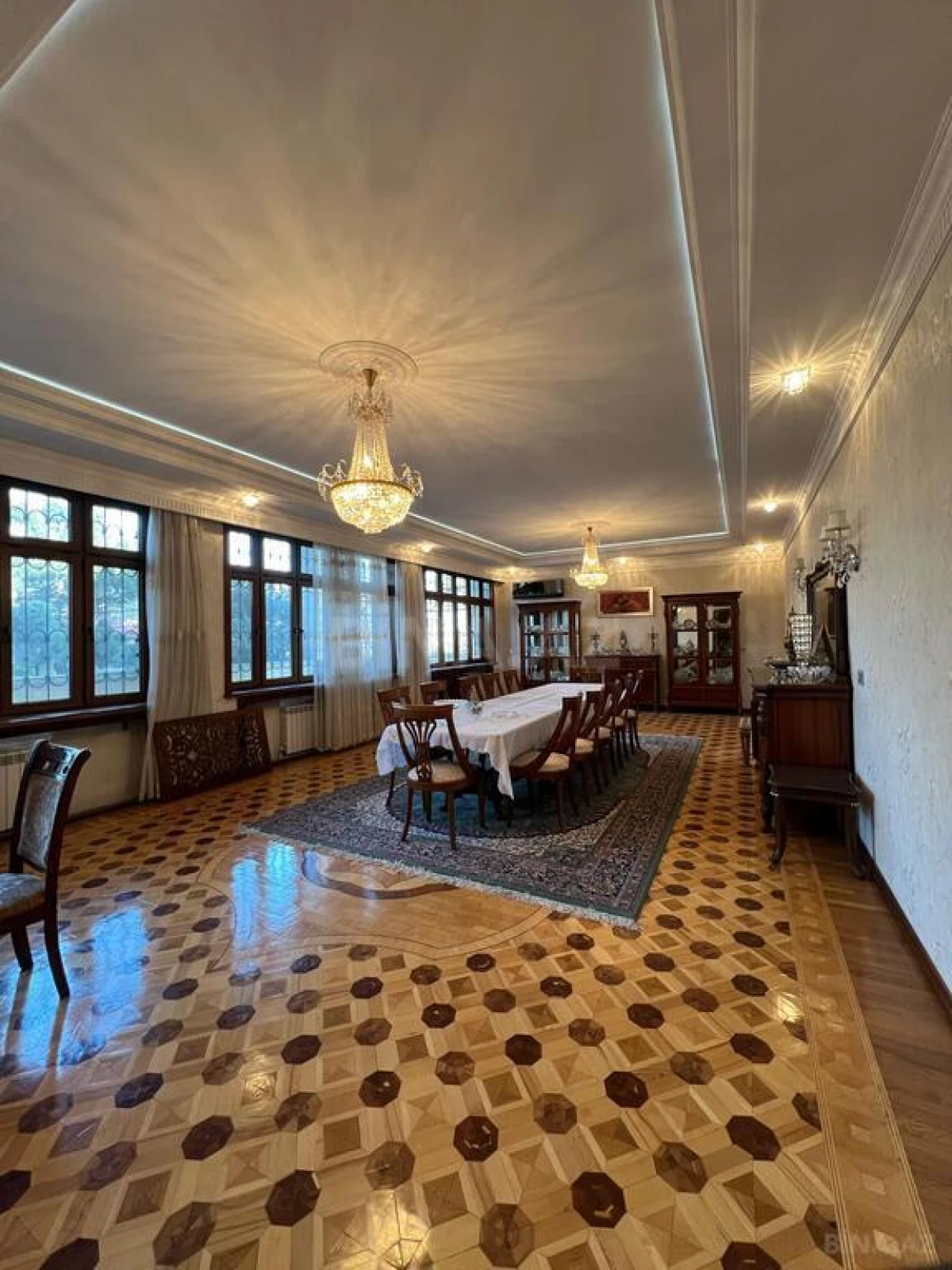 Satılır 10 otaqlı həyət evi 950 m²