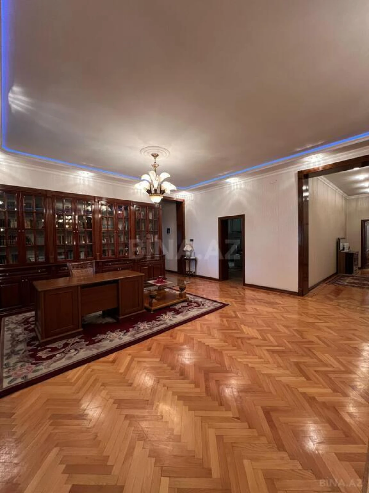 Satılır 10 otaqlı həyət evi 950 m²