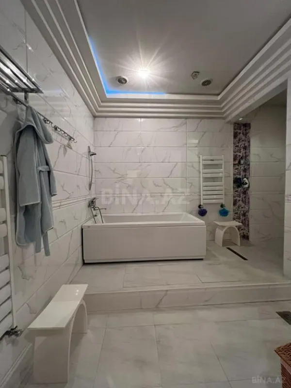 Satılır 10 otaqlı həyət evi 950 m²