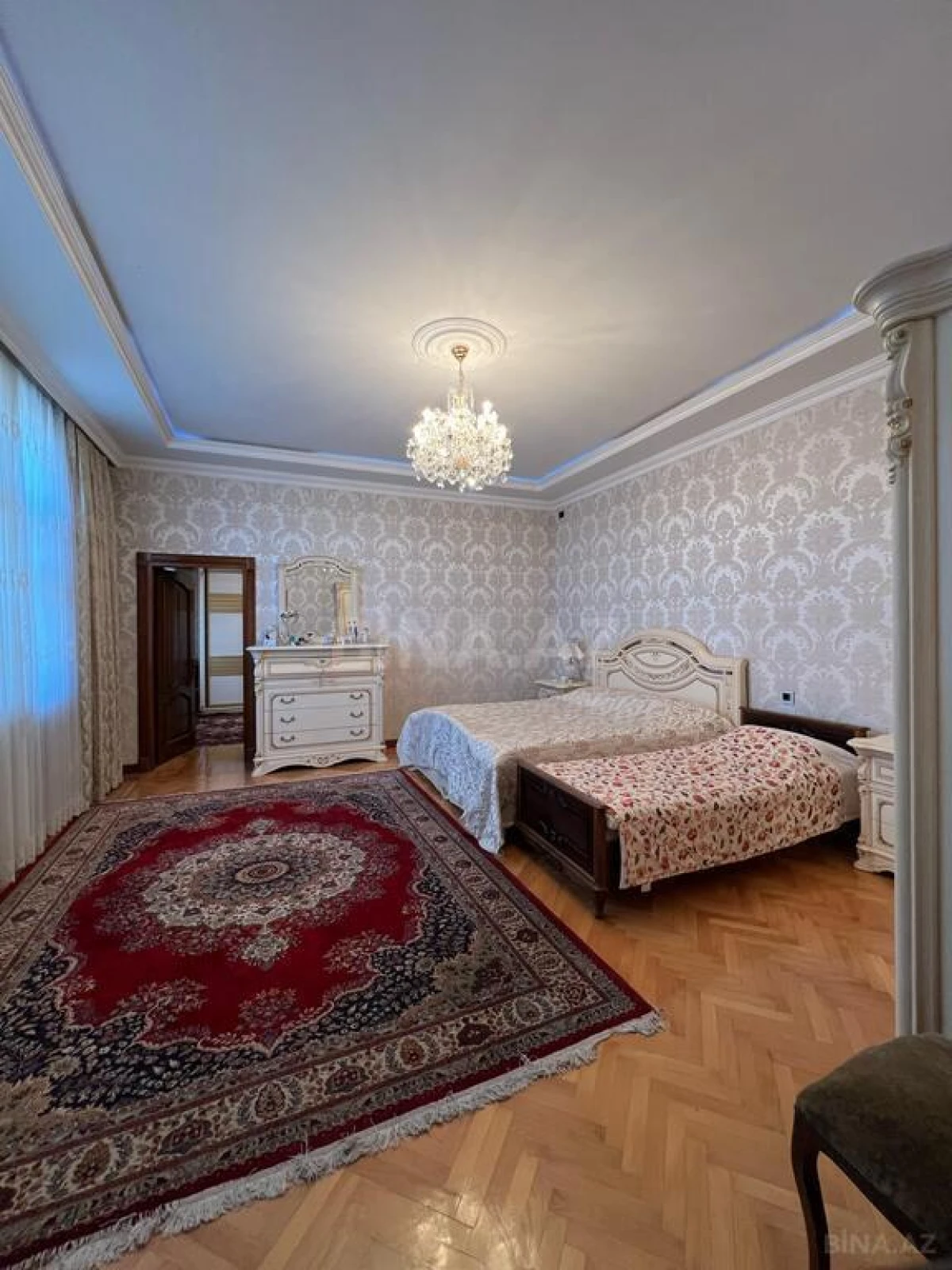 Satılır 10 otaqlı həyət evi 950 m²