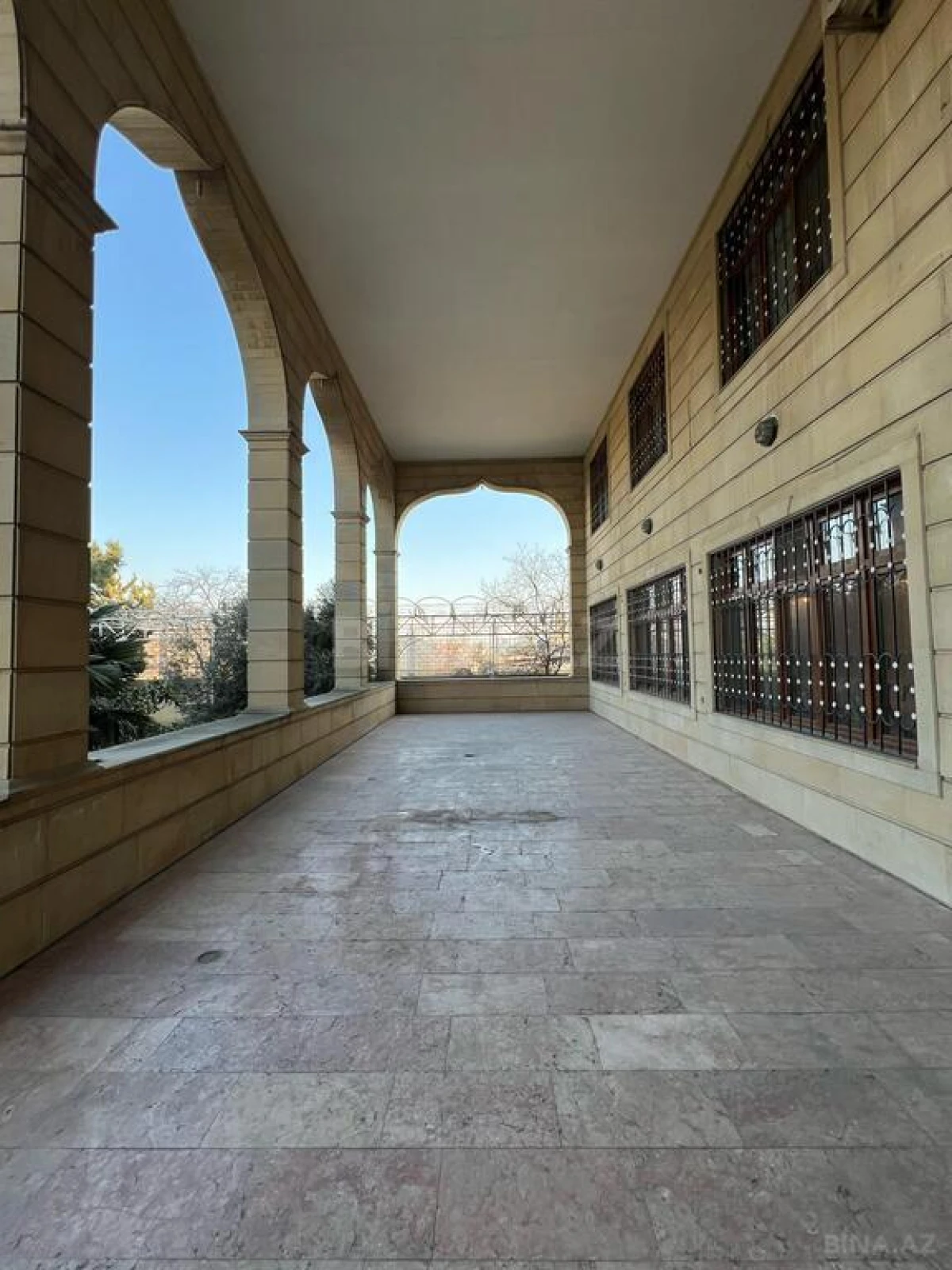 Satılır 10 otaqlı həyət evi 950 m²
