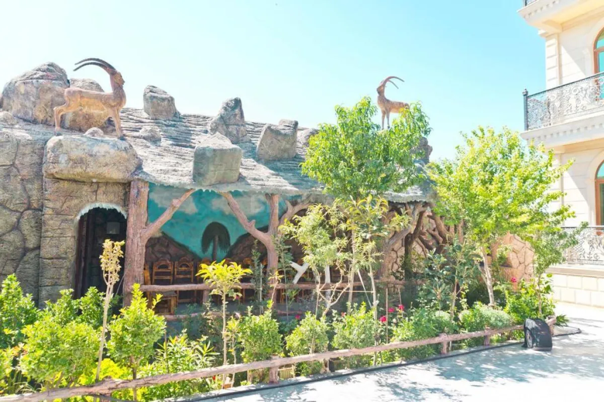 Satılır obyekt 1000 m²