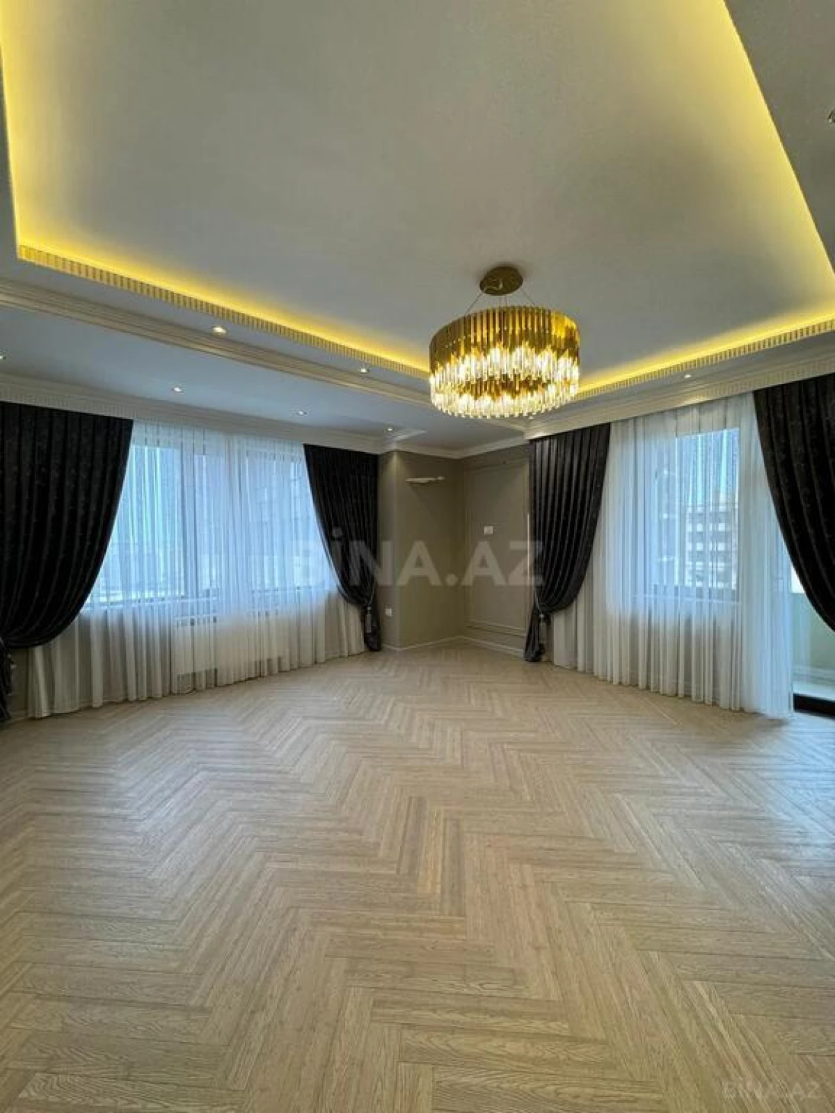 Satılır 4 otaqlı mənzil 150 m²