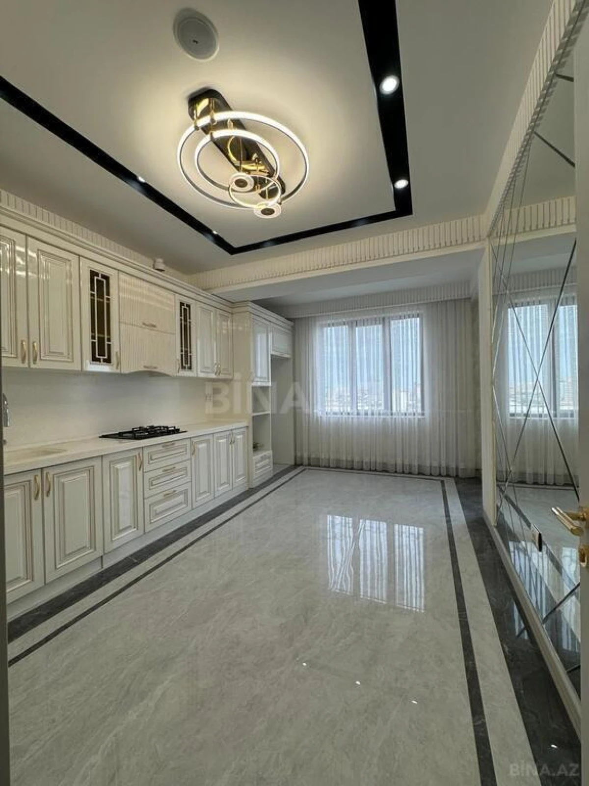 Satılır 4 otaqlı mənzil 150 m²