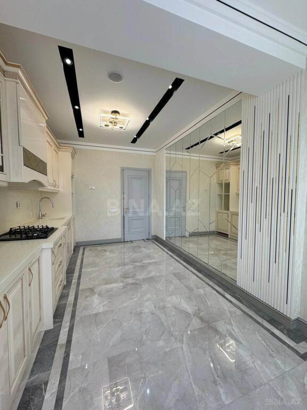 Satılır 4 otaqlı mənzil 150 m²