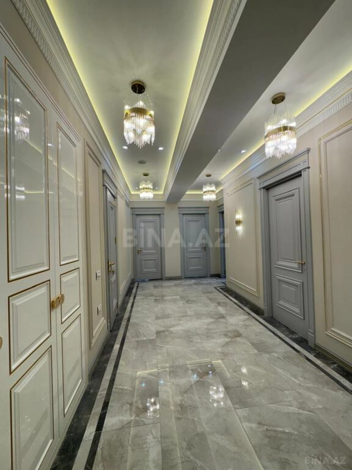 Satılır 4 otaqlı mənzil 150 m²