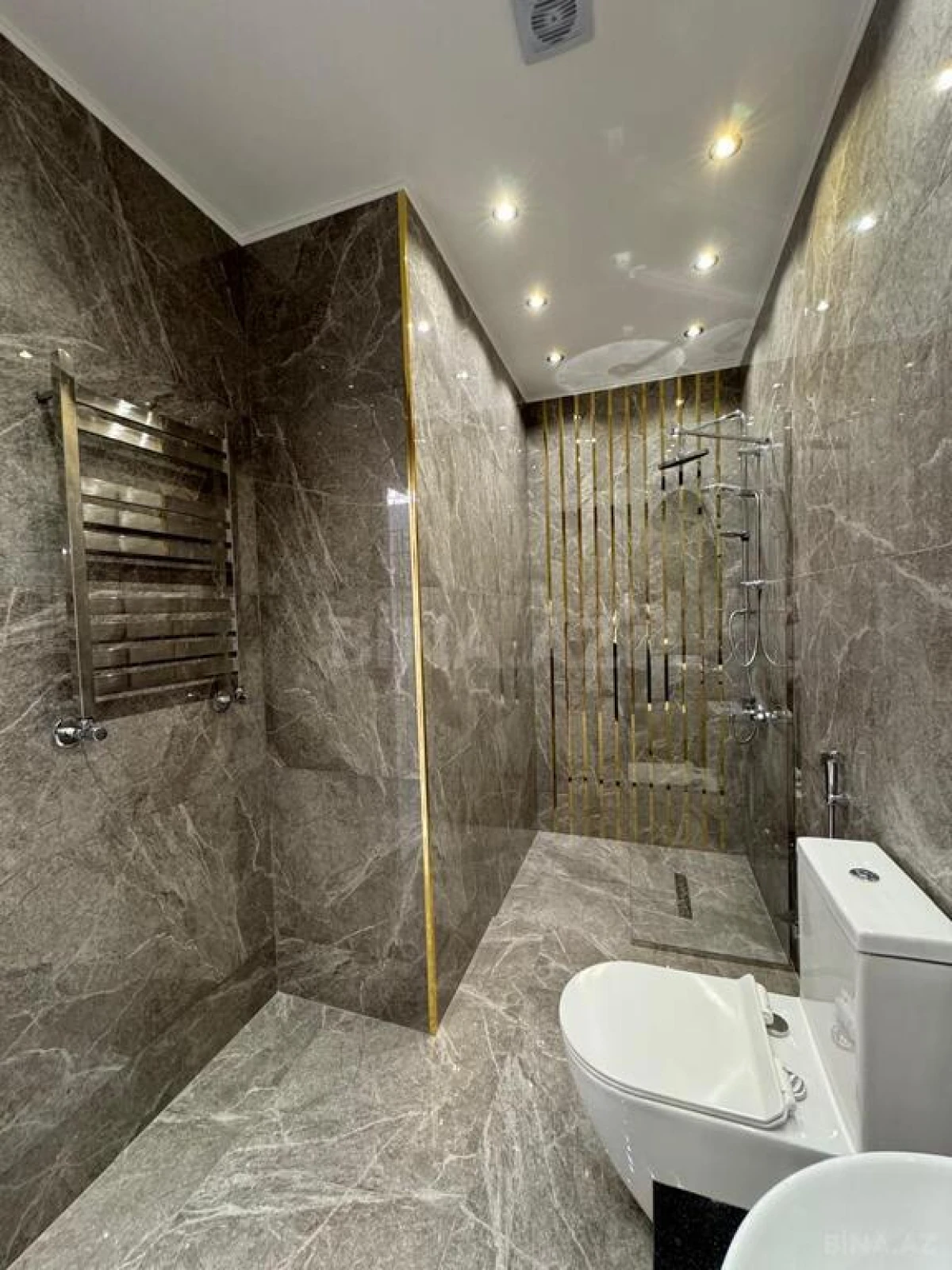 Satılır 4 otaqlı mənzil 150 m²