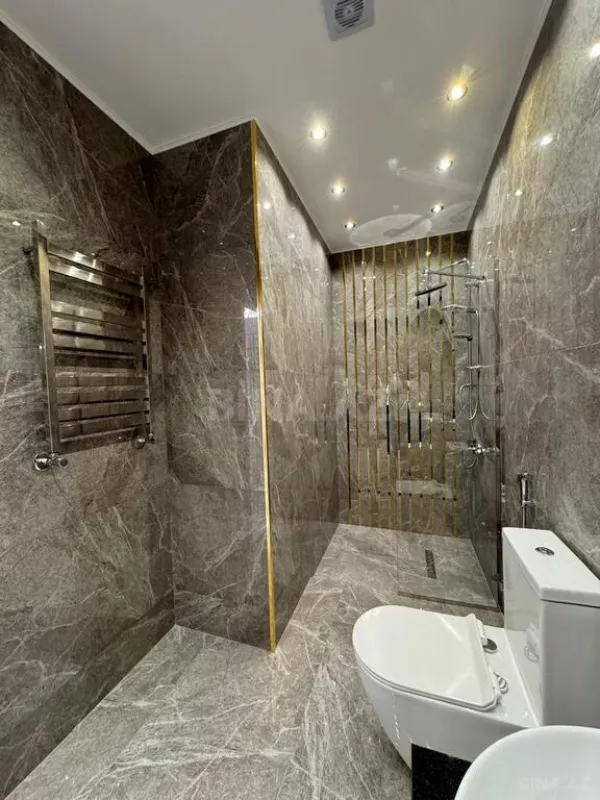 Satılır 4 otaqlı mənzil 150 m²