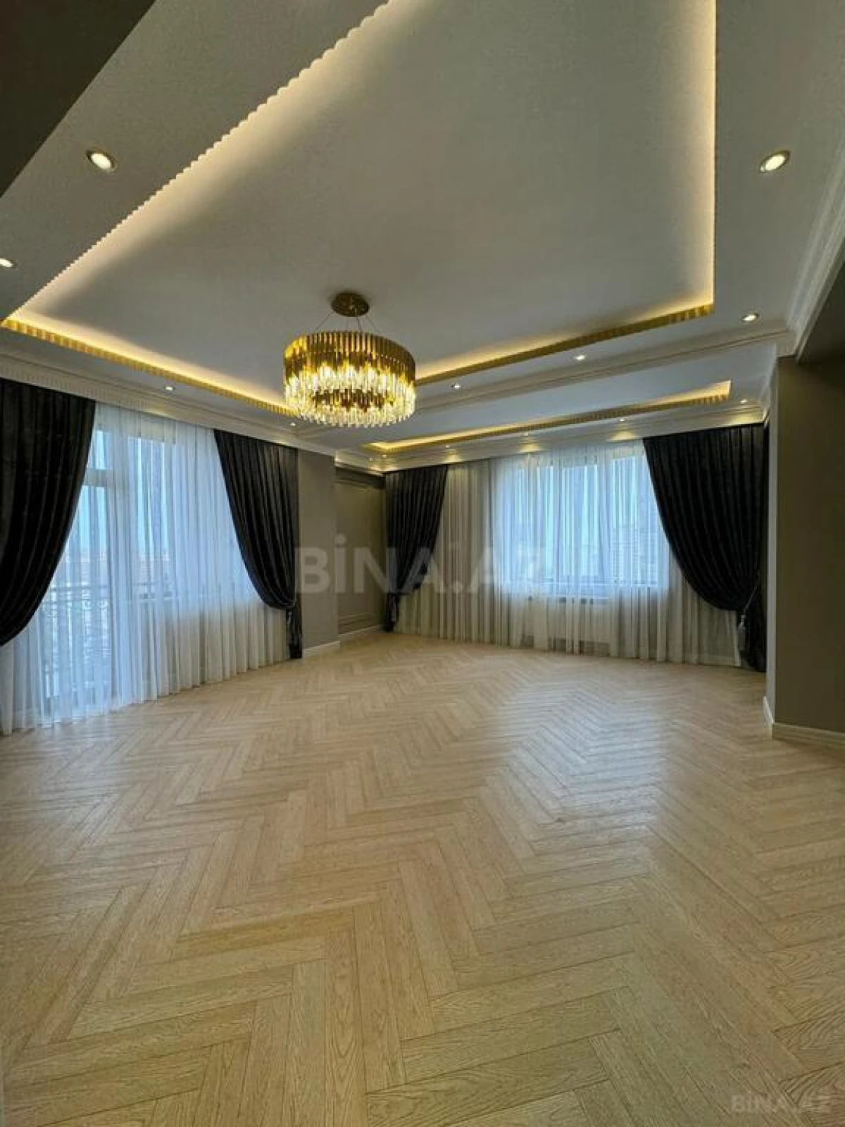Satılır 4 otaqlı mənzil 150 m²