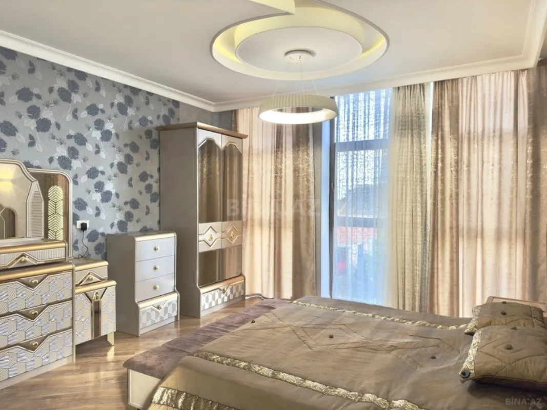 Satılır 6 otaqlı həyət evi 360 m²