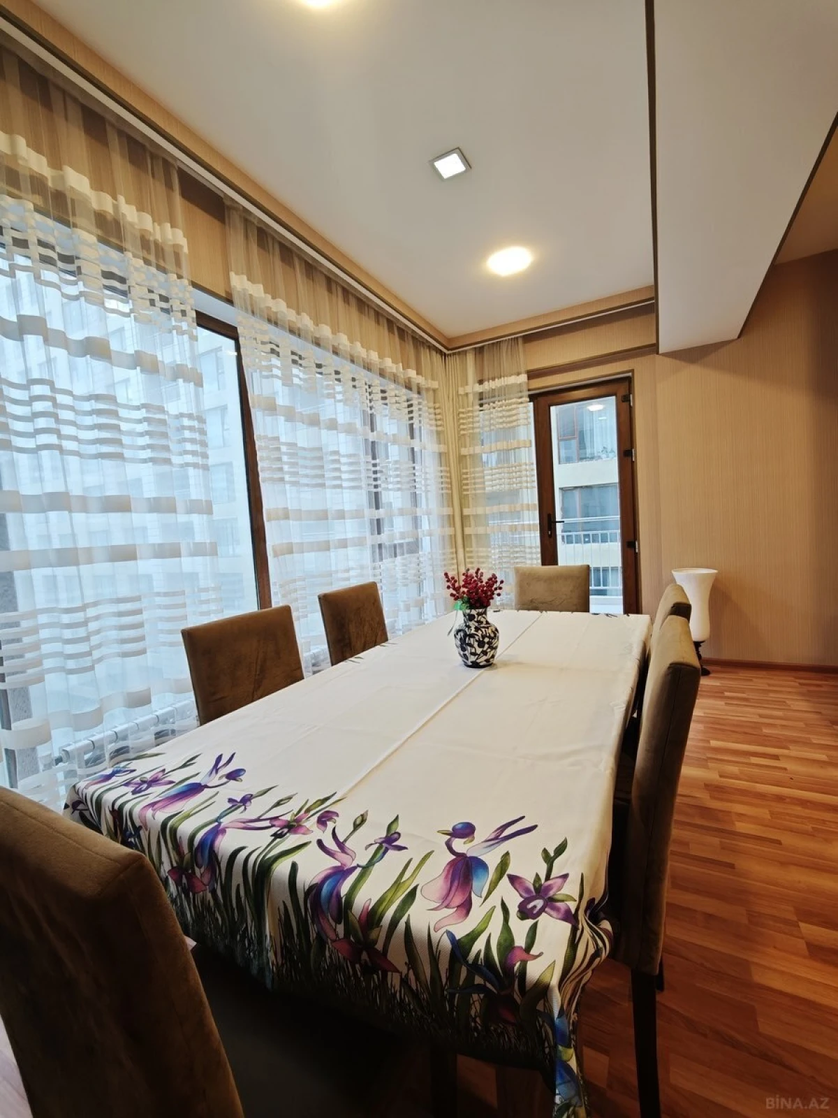 Satılır 3 otaqlı mənzil 113 m²