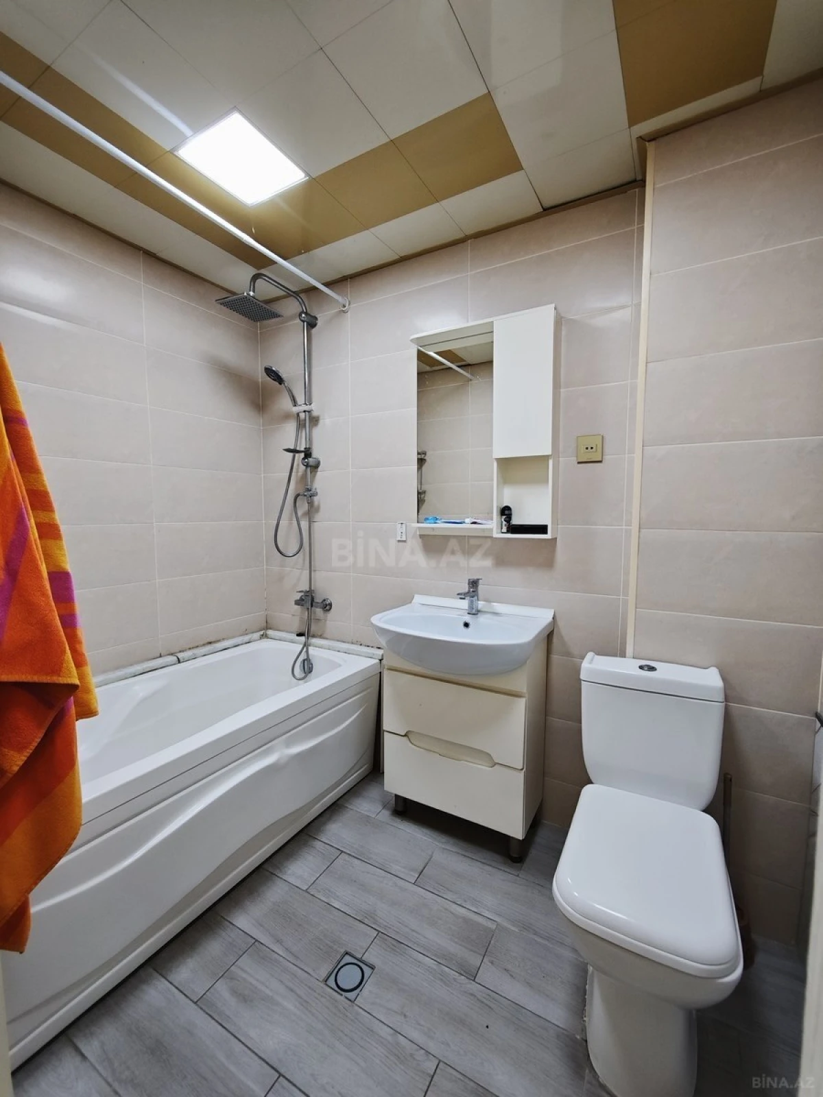 Satılır 3 otaqlı mənzil 113 m²